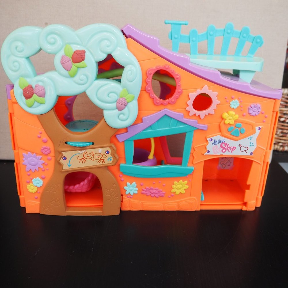 ⭕️SOLD⭕️➖BOX ➖of Littlest Pet Shop toys